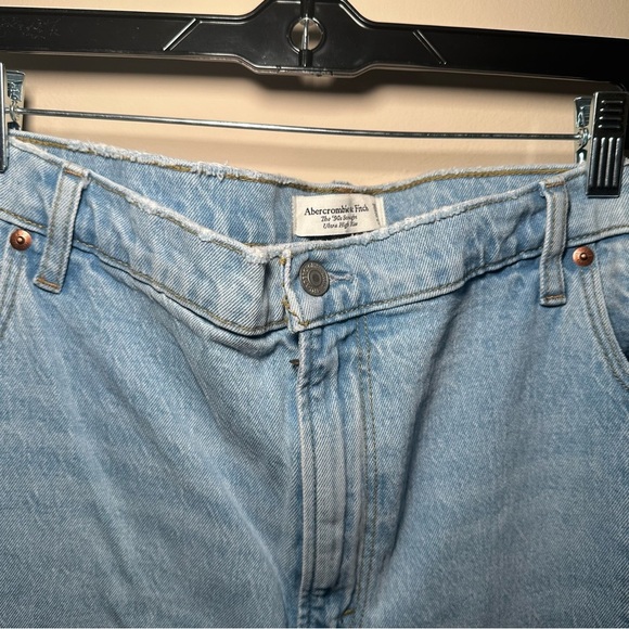 Abercrombie & Fitch Light Blue 90s Straight Ultra High Rise Jeans Size 35/20r - Picture 6 of 12